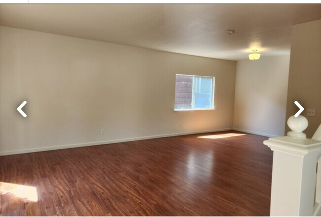 Living /dining room - 963 Kingwood St