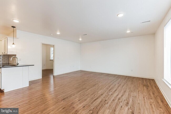 Foto del edificio - 6157 Ridge Ave