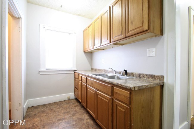 Building Photo - 2202 Wirt St