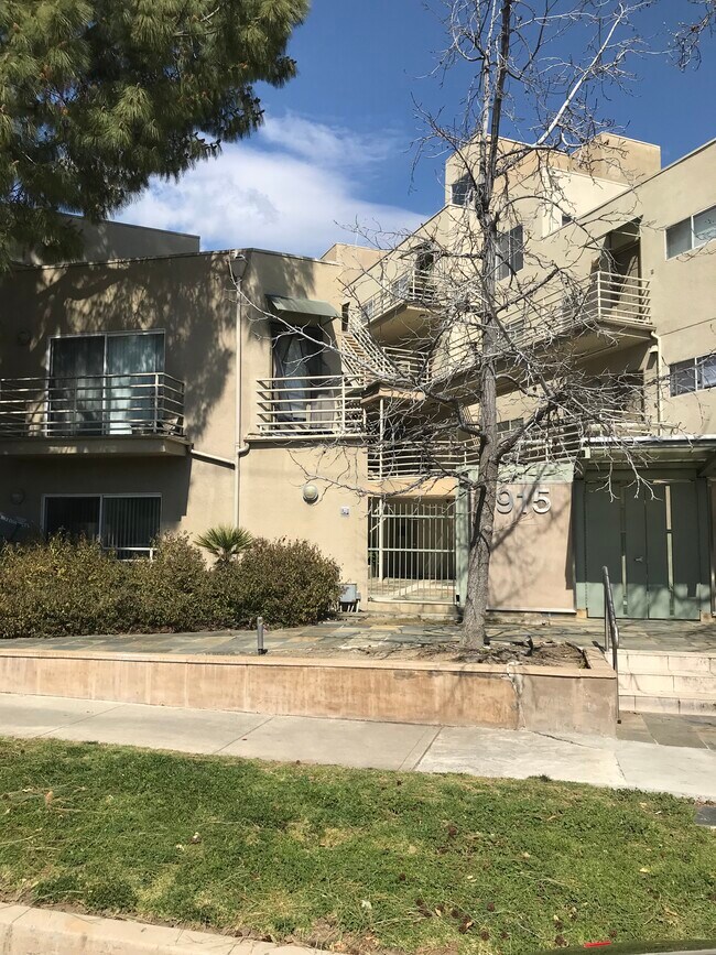 Foto del edificio - 2915 Montrose Ave