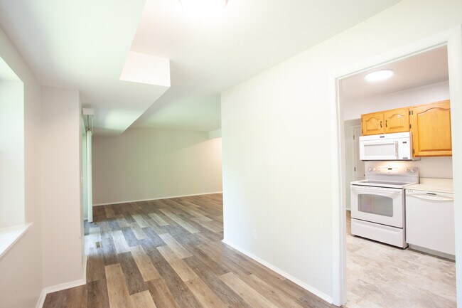 Building Photo - 230 Crocker Dr