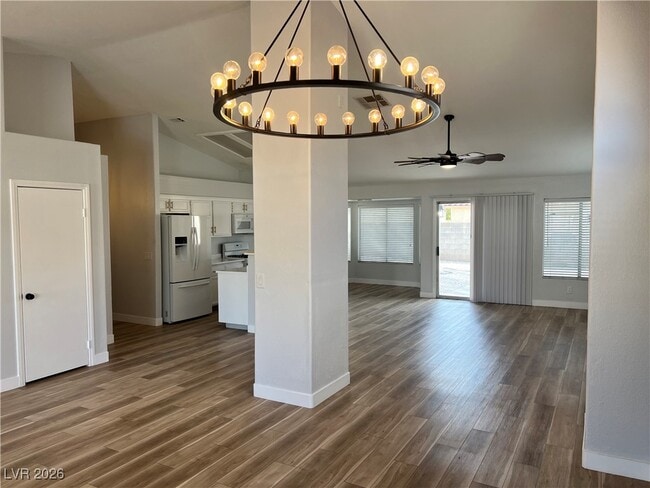 Foto del edificio - 723 Triple Crown St