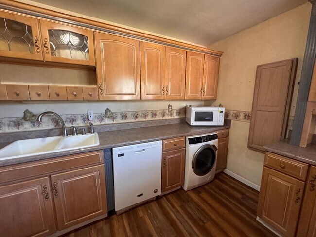 Foto del edificio - 3 bedroom 2 bath home in NE Albuquerque