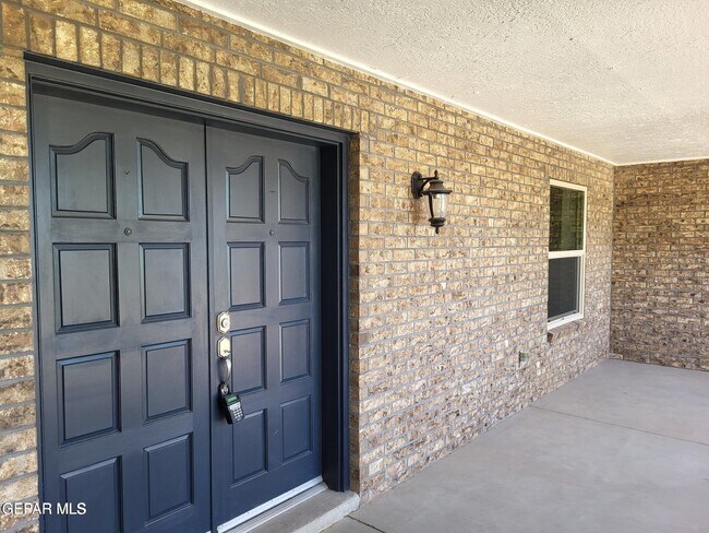 Foto del edificio - 408 Hollydale Dr