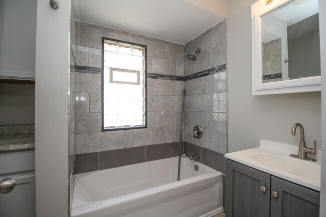 Foto del edificio - 1444 S 56th St