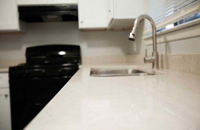 Foto del edificio - 715 Rose Ln
