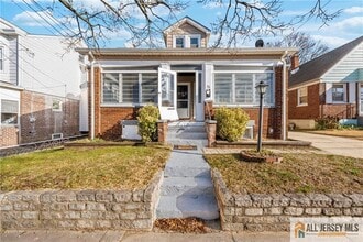 Building Photo - 74 Andrew St