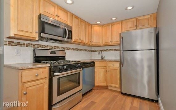Primary Photo - 1 br, 1 bath Apartment - 624 Adams St # 1