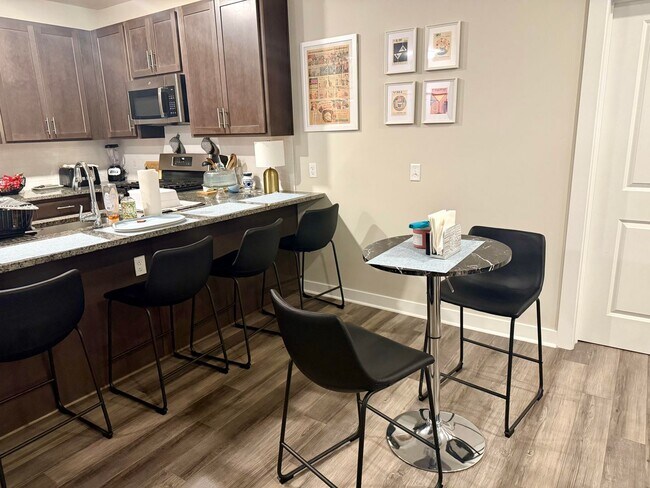 Foto del edificio - Waterfront community, year round living cl...