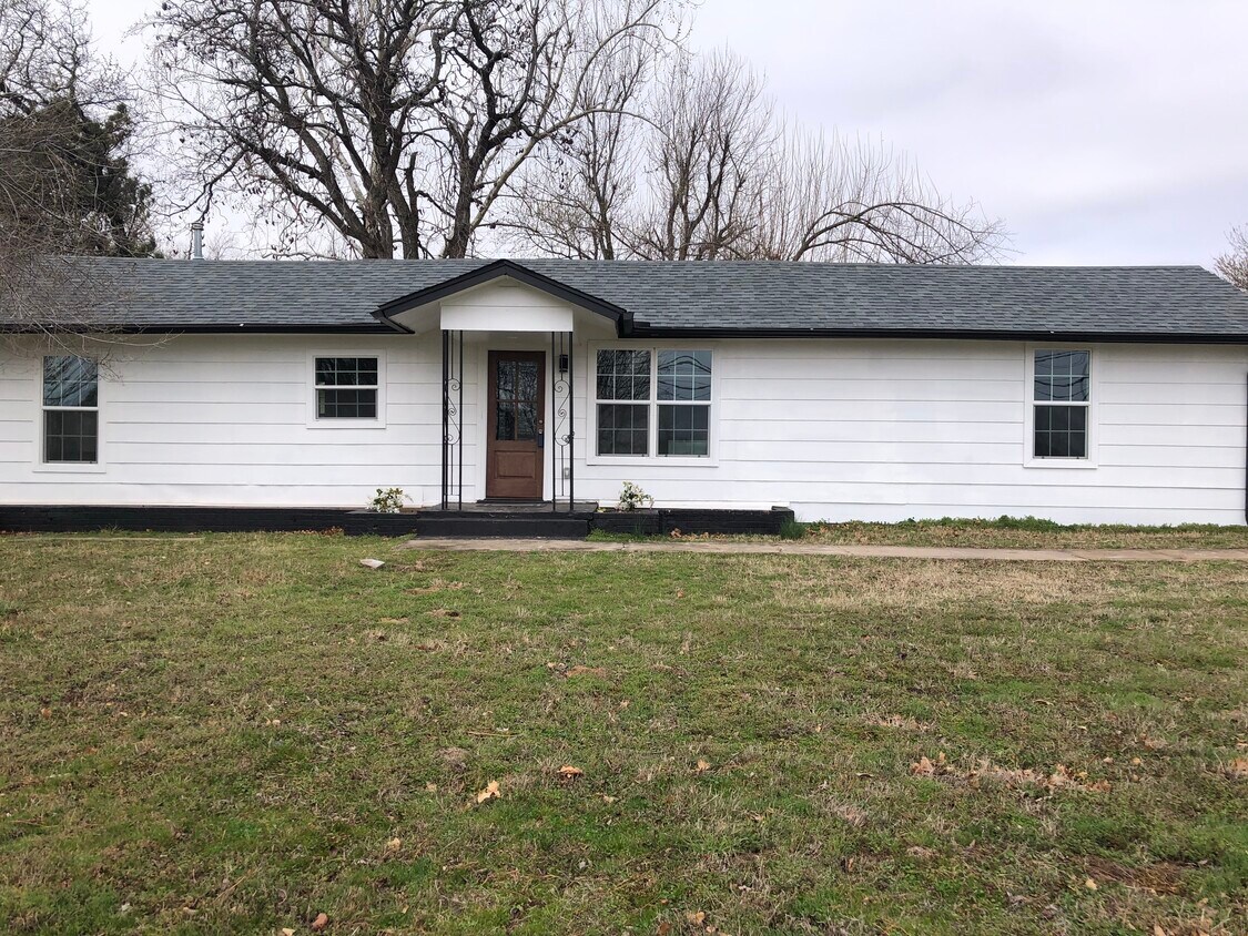 Foto del edificio - 2667 N Choctaw Rd