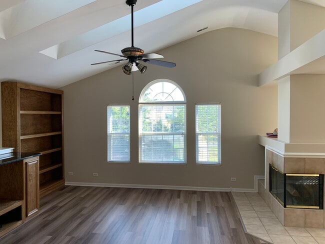 Building Photo - 2817 Stonewater Dr