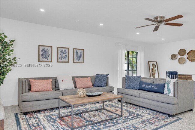 Foto del edificio - 9448 Sterling Dr