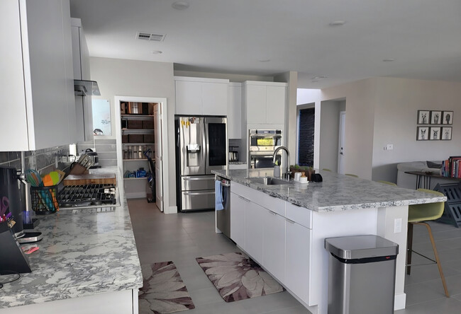 Foto del edificio - 6838 Moorland St