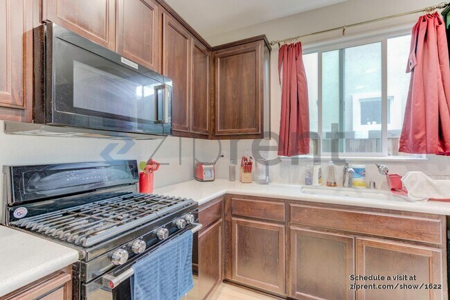 Building Photo - 1753 Stoneman Dr
