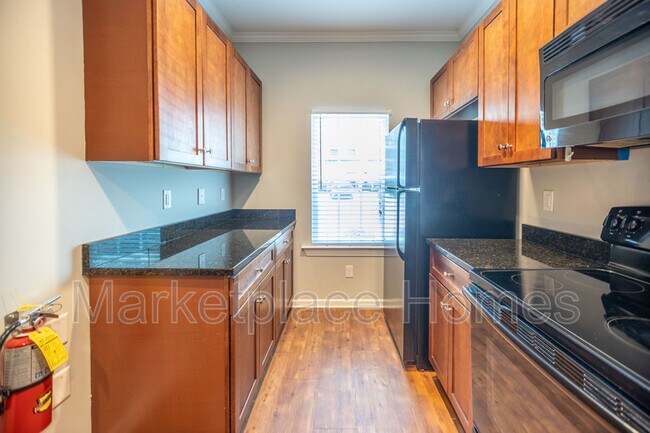 Building Photo - 107 Point Pl