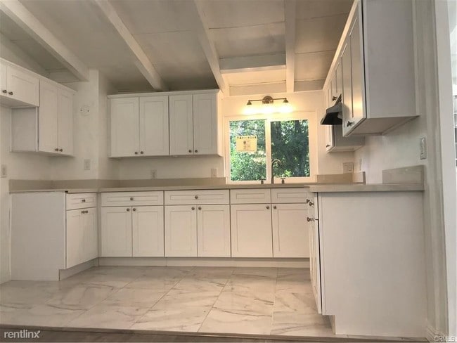 Building Photo - 3 br, 3 bath House - 181 E Alegria Ave