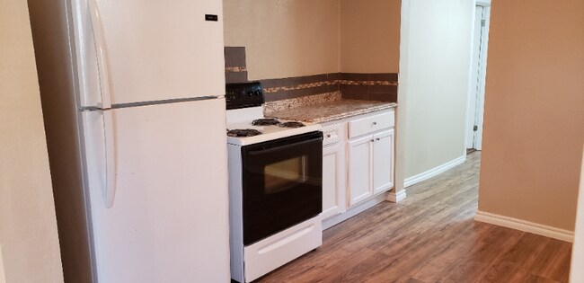 Foto del edificio - 1304 W Walnut Ave