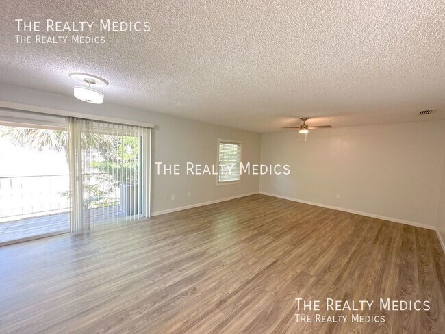 Foto del edificio - BEAUTIFUL 2 Bedroom / 2 Bathroom Condo in ...