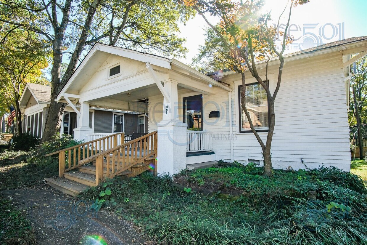 Primary Photo - This Hillcrest Bungalow is just what you w...