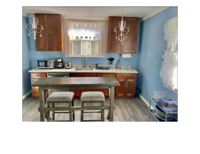 Photo - 17100 Maple Heights Blvd House