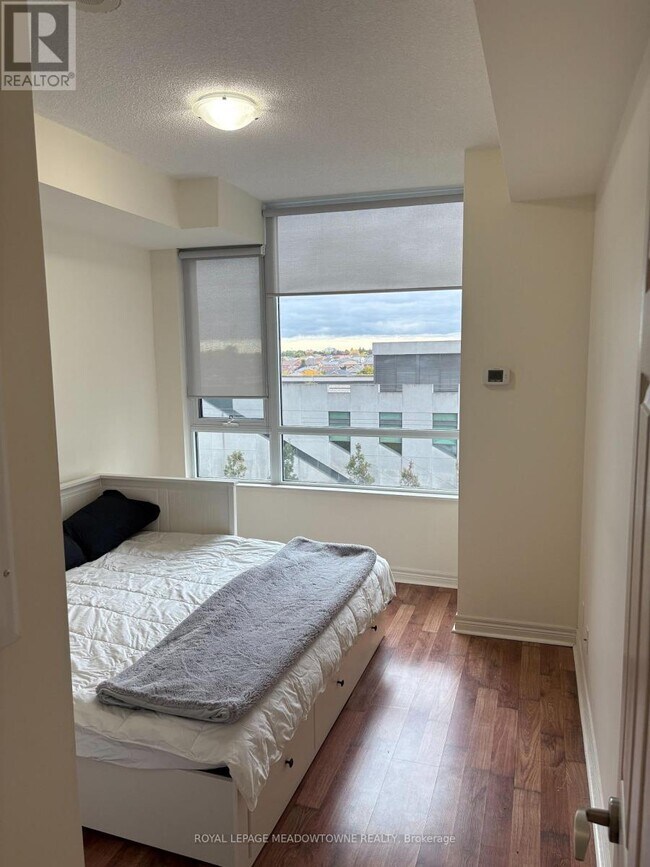 Photo du bâtiment - 339 Rathburn Rd W