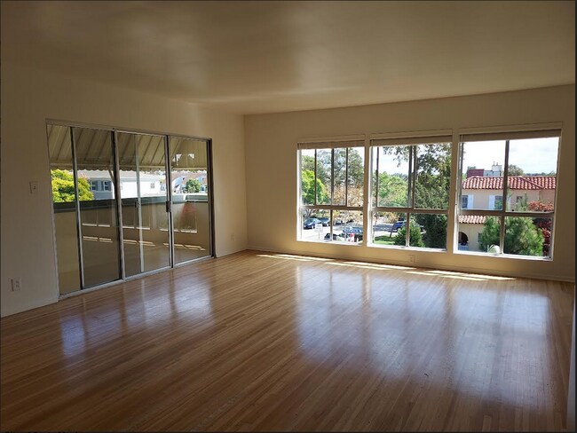 Livingroom - SW view - 960 17th St