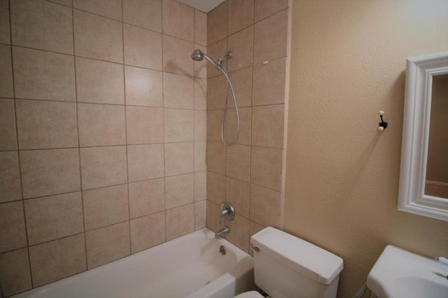 Building Photo - 5830 Effingham Dr