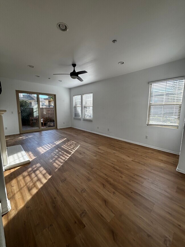 Foto del edificio - 2727 Bellezza Dr