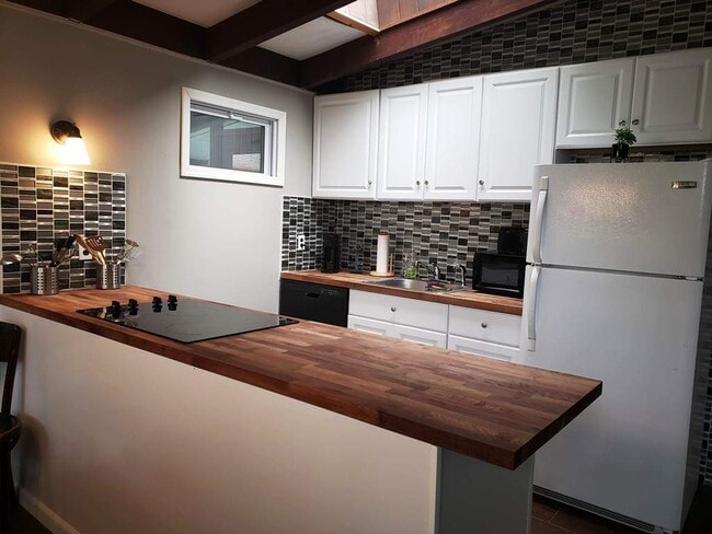 Building Photo - 10 Donenfeld Dr