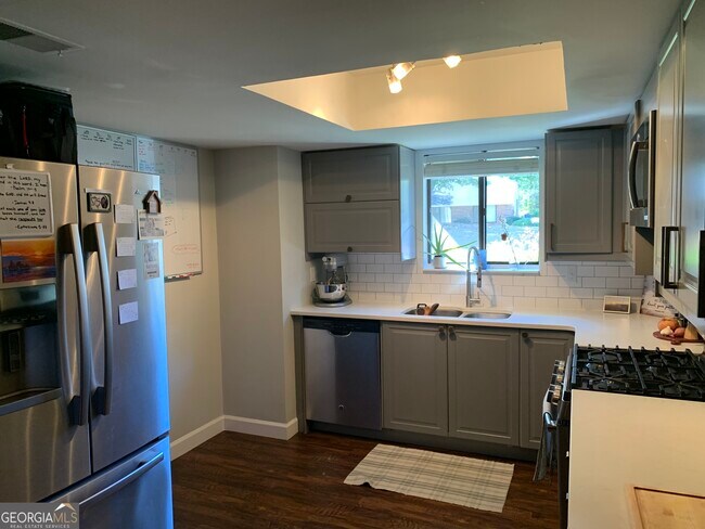 Foto del edificio - 2032 Powers Ferry Trce SE