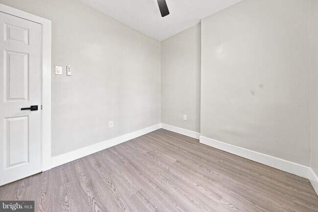 Building Photo - 231 E Phil Ellena St