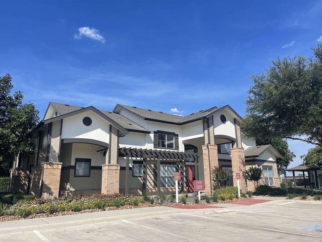 Primary Photo - LA SIERRA APARTMENTS