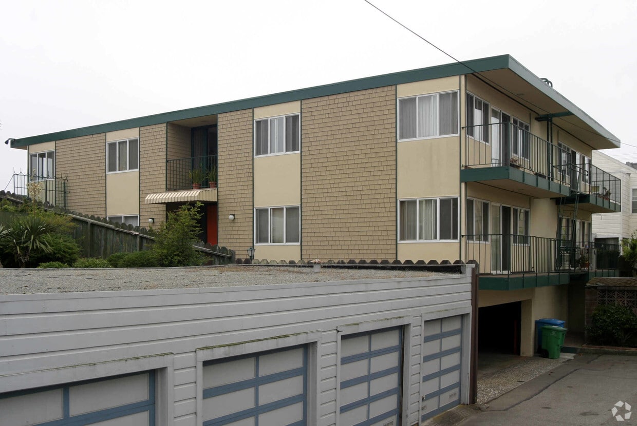 Building Photo - 35-37 Tacoma St