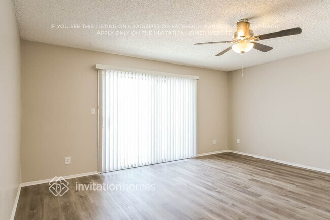 Building Photo - 920 W Villa Maria Dr
