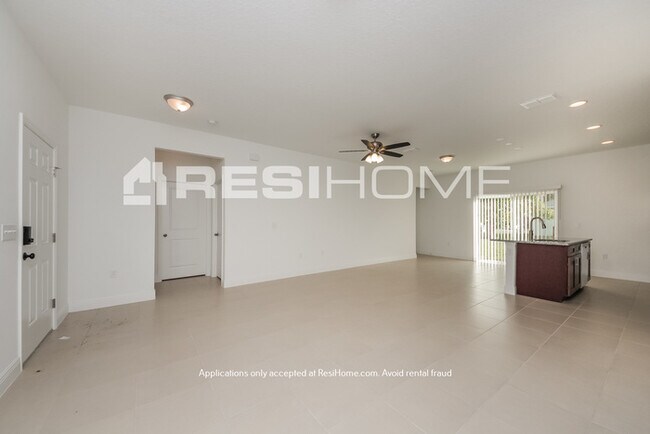 Building Photo - HOME FOR RENT!