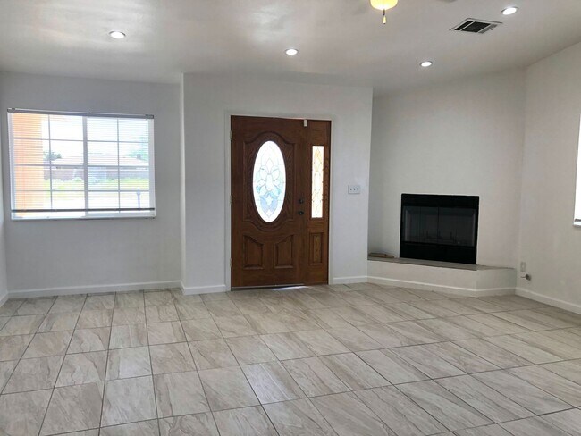 Foto del edificio - COMING SOON!