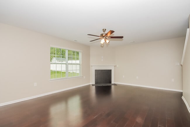 Building Photo - 1402 Kent Downs Ave SW