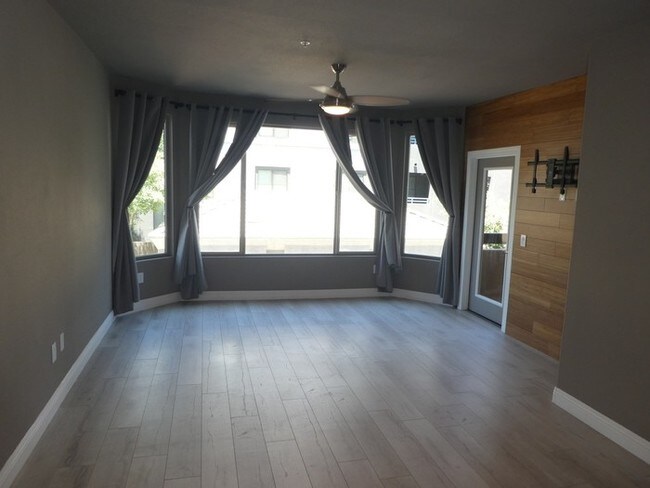 Building Photo - 435 W Rio Salado Pkwy