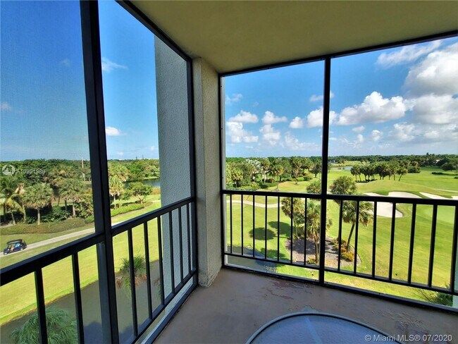 Building Photo - 6797 Willow Wood Dr