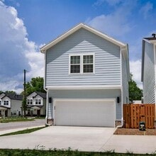 Building Photo - 510 W Persimmon St
