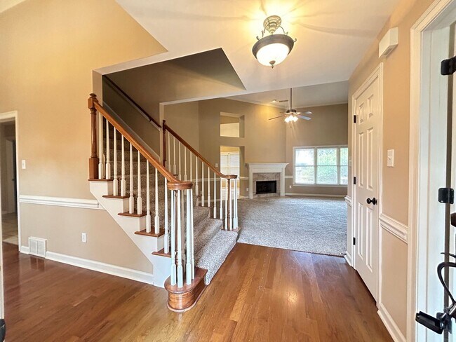 Foto del edificio - 4 BEDROOM/2 BATH HOME + Bonus Room in Rive...