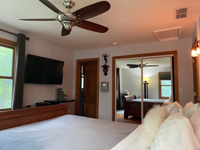 Foto del edificio - 336 Chunns Cove Rd