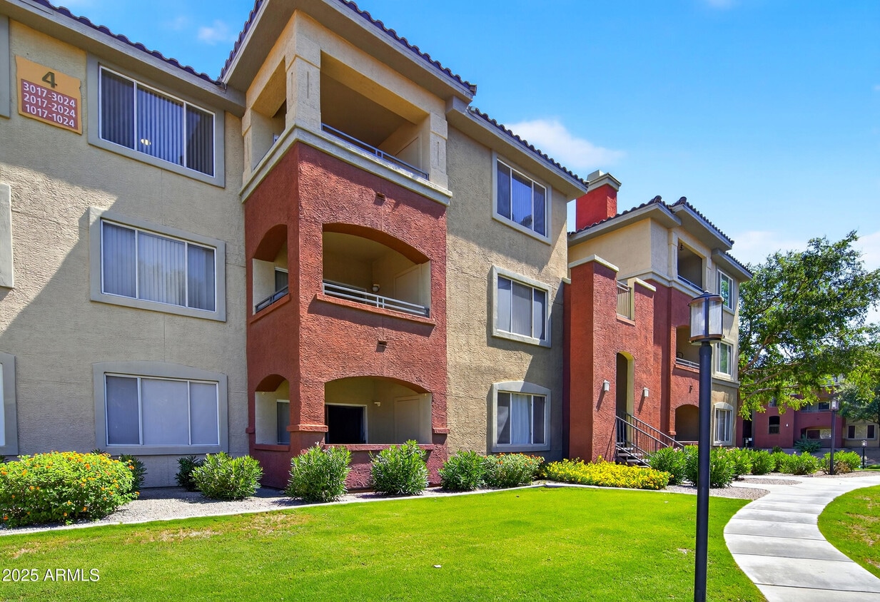 Foto principal - 5401 E Van Buren St