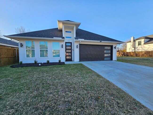 Building Photo - COMING SOON. Rare Gem in Trinity Groves with 2 Master Suites!