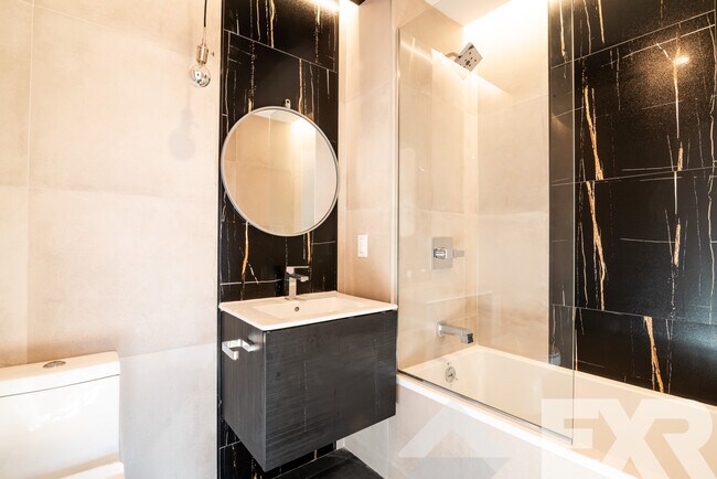 Foto del edificio - 680 E 21st St