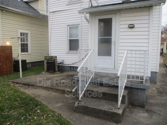Building Photo - 1404 Young St