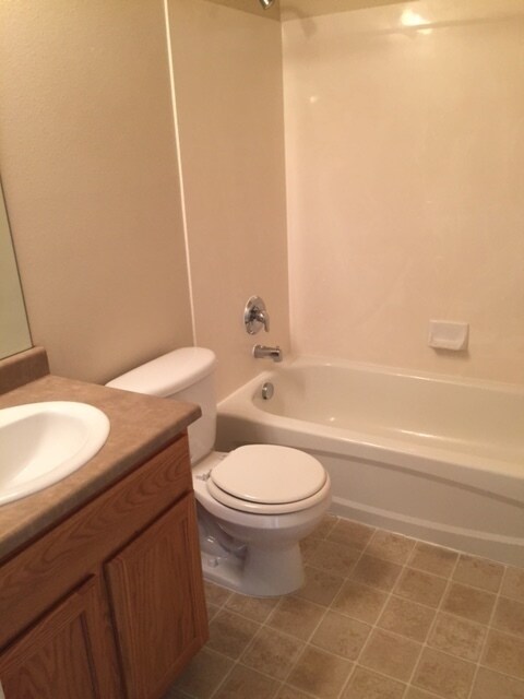 Building Photo - Move In Special For Eagle Mountain Condo!