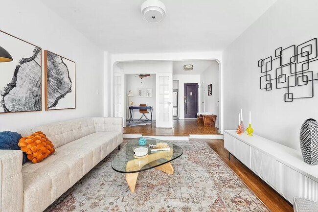 Building Photo - 160 W 85th St