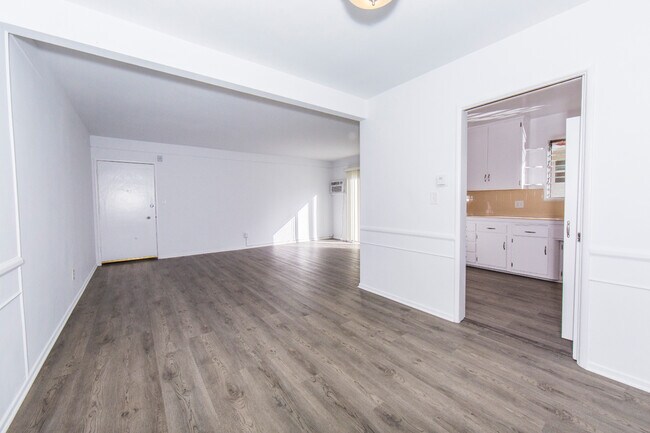 Building Photo - 1483 Rexford Dr