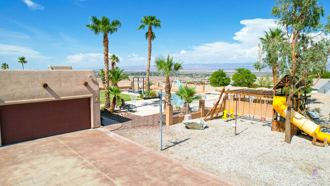Building Photo - 224 Safari Dr